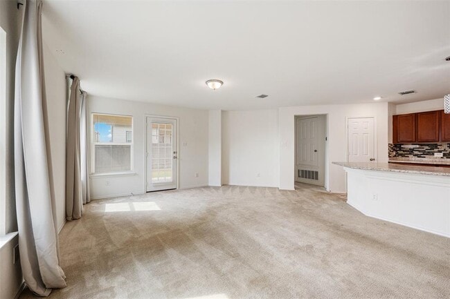 Building Photo - 704 Bailey Park Dr