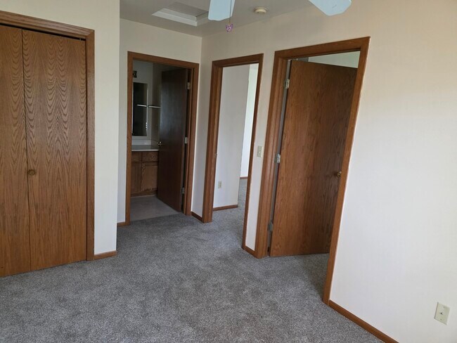 Building Photo - 732 Poplar Path