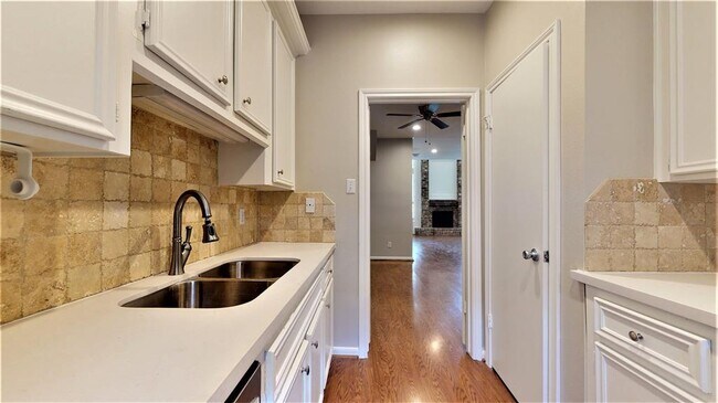 Building Photo - 727 Bunker Hill Rd