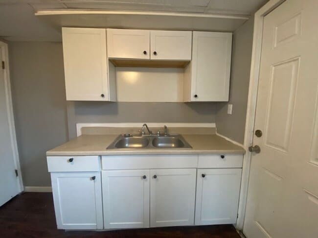 Building Photo - Welcome to this charming two-bedroom, one-bathroom double in the heart of Springfield, OH+