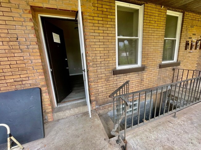 Building Photo - 304 Campbell St