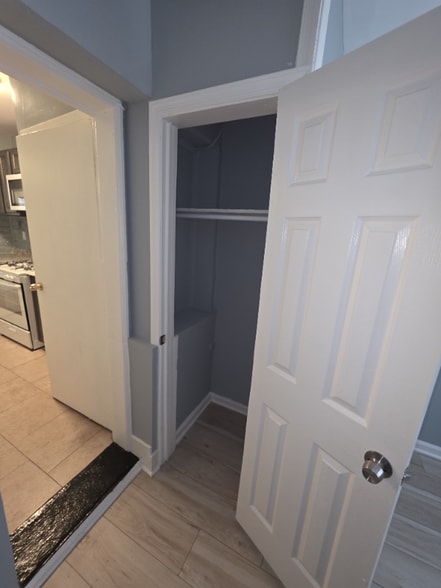 Building Photo - 1212 Holbrook St NE