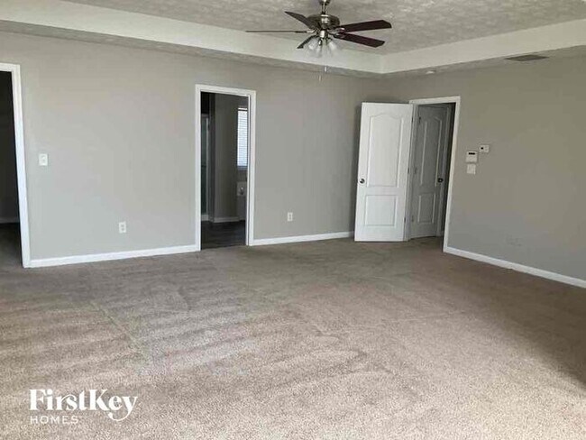 Building Photo - 221 Long Needle Dr
