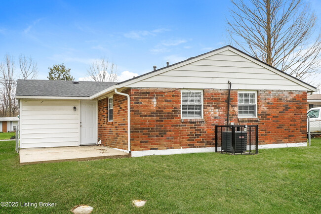 Building Photo - 5414 Robinwood Rd