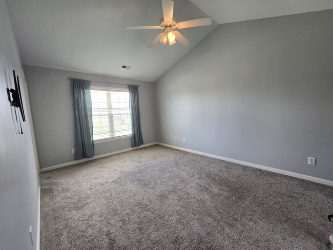 Building Photo - 3 Bed, 2.5 Bath Home in the Waterfront Com...