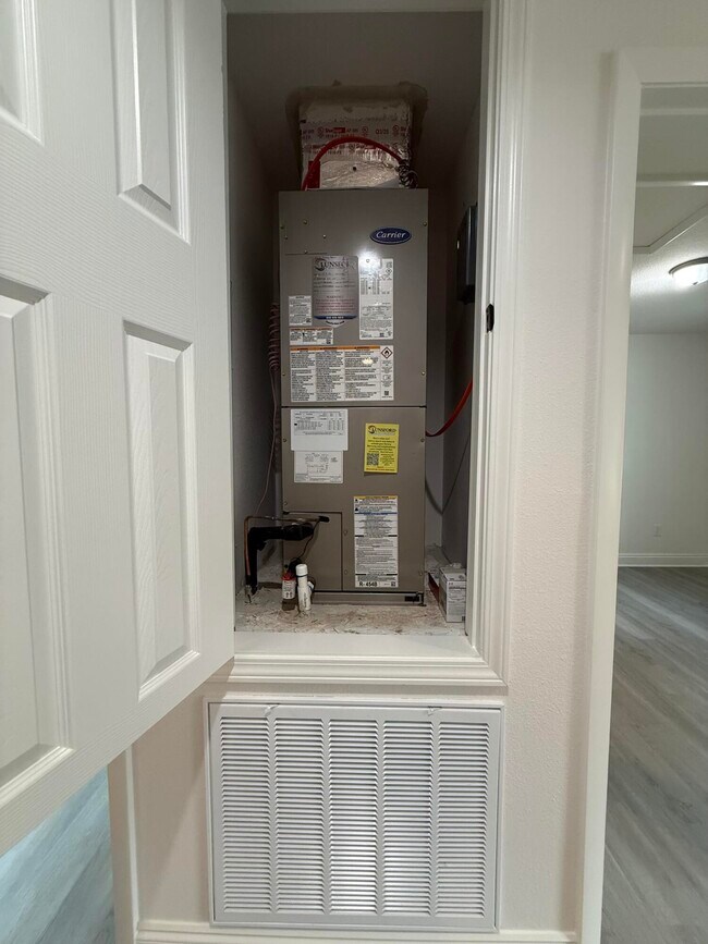 Building Photo - 32 Constitution Ave