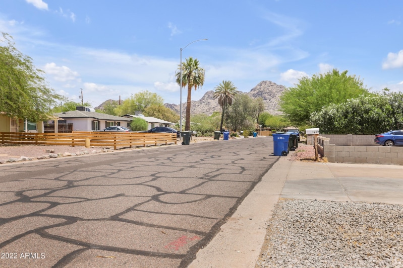 Building Photo - 1319 E Orangewood Ave