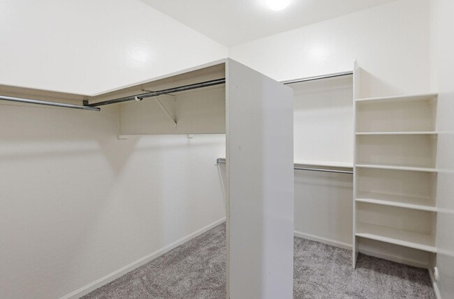 Building Photo - 3565 E Vaughn Ct