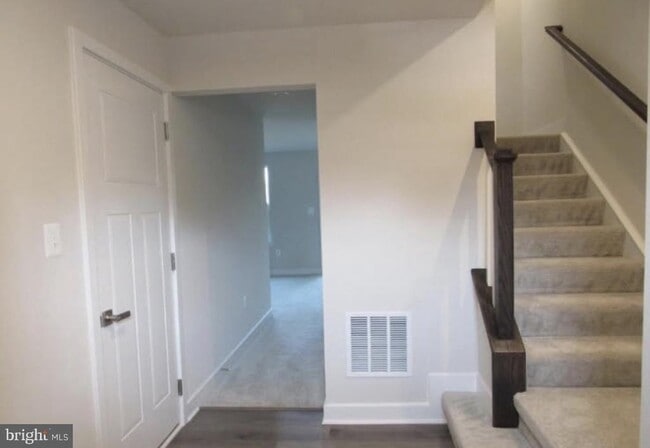 Building Photo - 1744 Scenic Lp