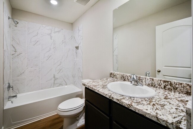 Building Photo - Move-In Ready Home with Spacious Layout and Great Location!