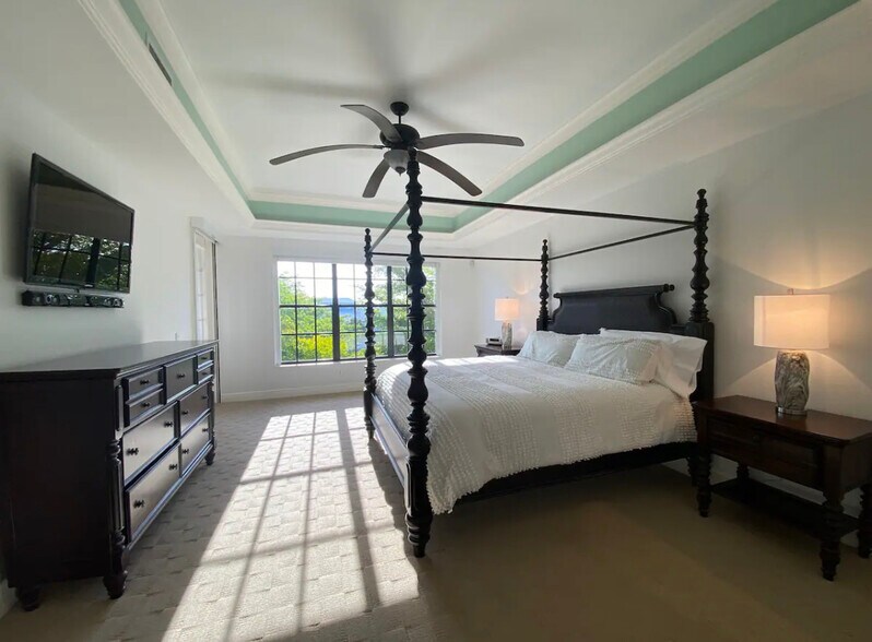 Primary bedroom (king) - 705 10th St S