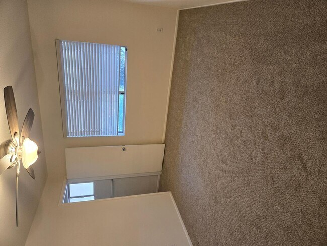 Building Photo - 1719 N Circle Dr