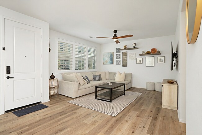 Building Photo - 3305 Midsummer Privado