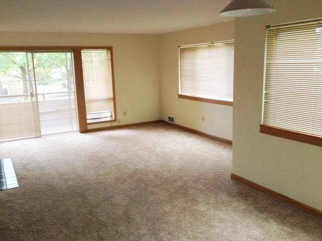 Building Photo - 4980 S Landing Dr