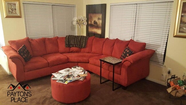 Building Photo - Spacious 2 Bedroom Condo with Parking in G...