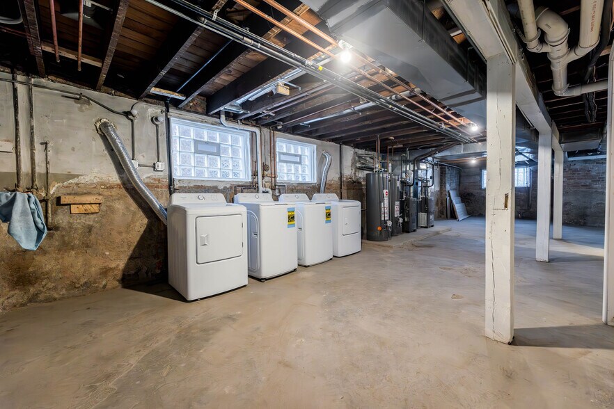 Building Photo - 8327 S Crandon Ave