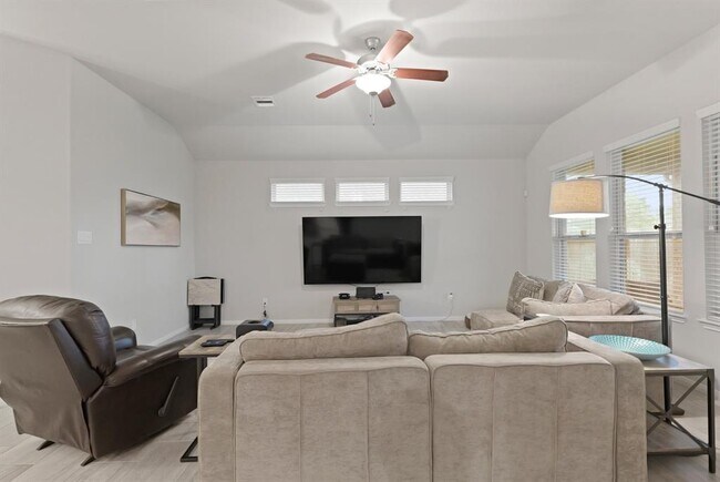 Building Photo - 18018 Svensson Slade Ln