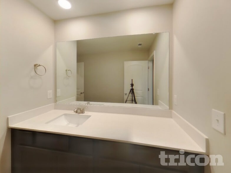 Building Photo - 2918 Beeswax St