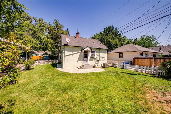 Building Photo - Adorable North End Cottage