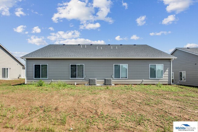 Building Photo - Mulvane duplex
