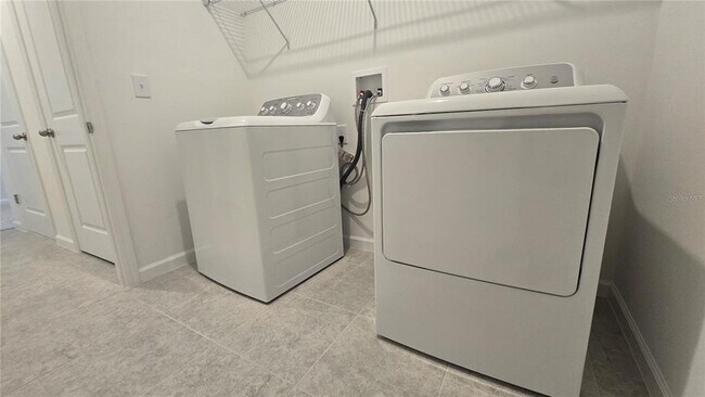 Building Photo - 2443 Grey Hawk Dr