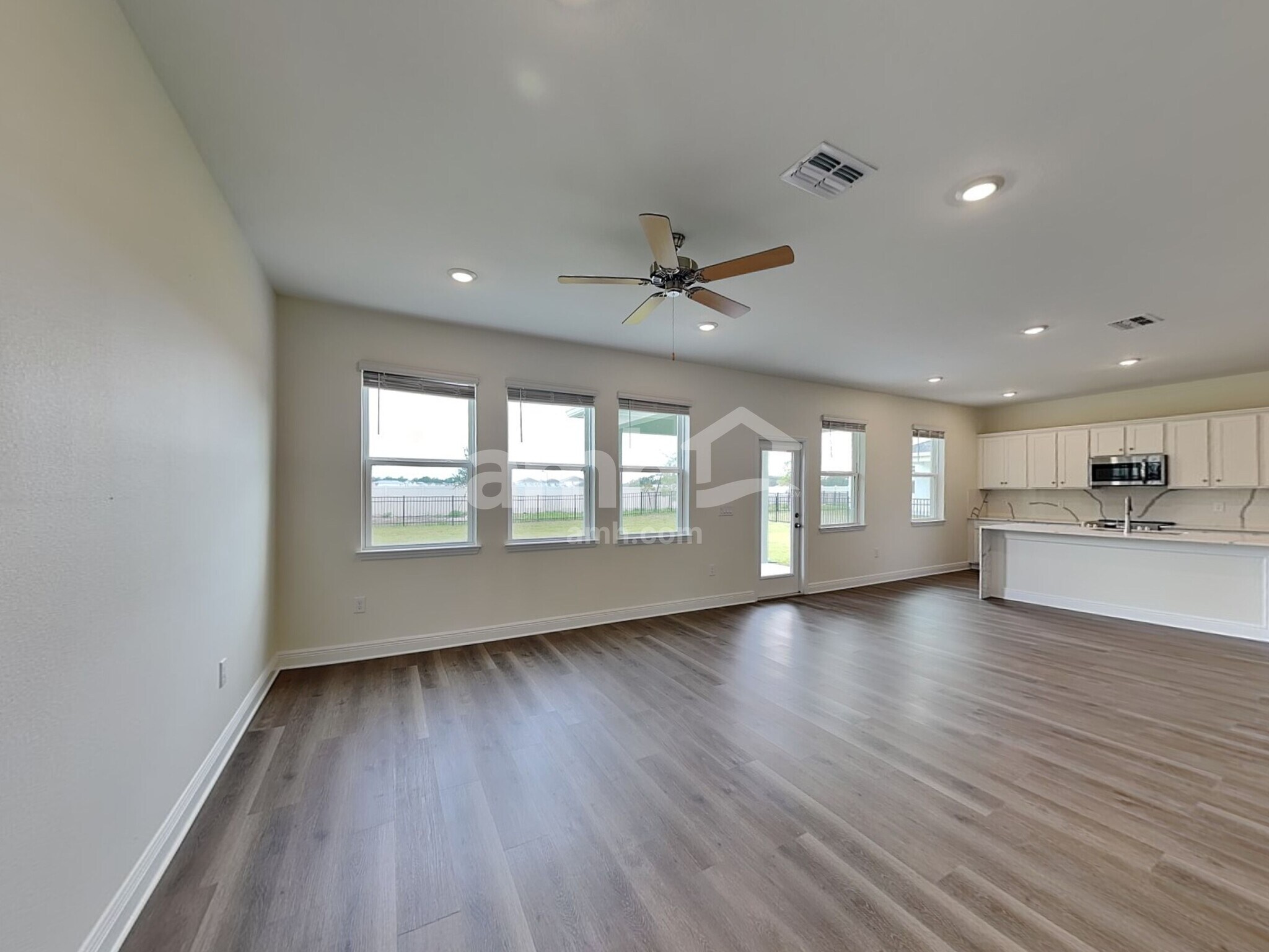 Building Photo - 5943 Pinewood Ests Dr