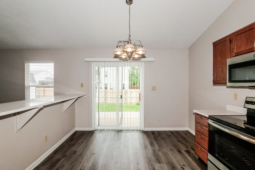 Building Photo - 10708 Tanbark Dr