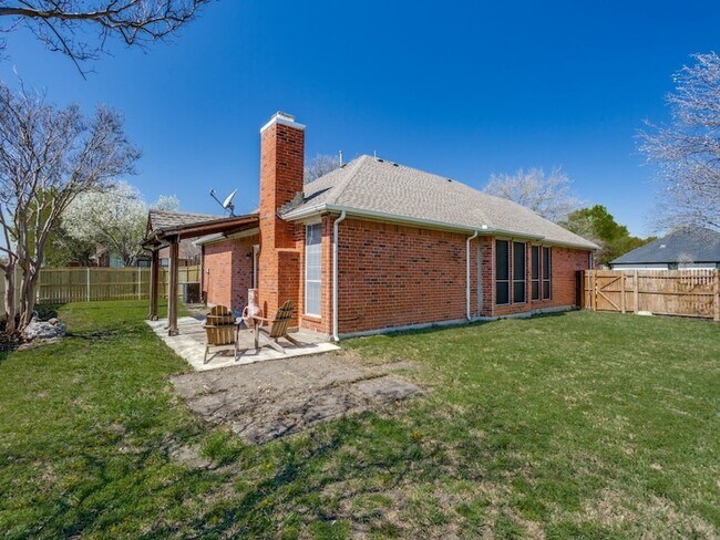 Building Photo - 220 Peach Tree Dr