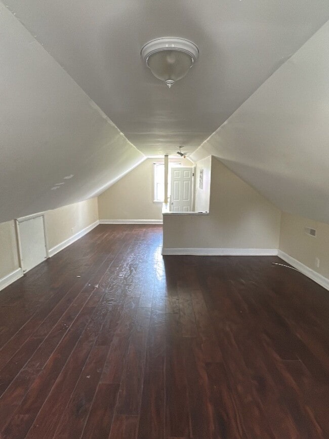 Building Photo - 558 Cincinnati Ave