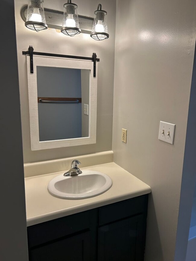 Building Photo - Welcome to this charming 3 bedroom, 2 bathroom home located in Spartanburg, SC.