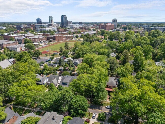 Building Photo - Stunning Historic 4-bedroom home in W Trin...