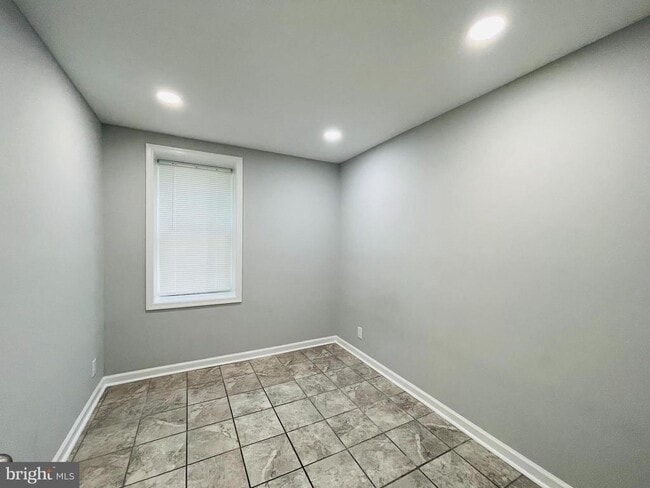 Building Photo - 202 Chesterfield Ln
