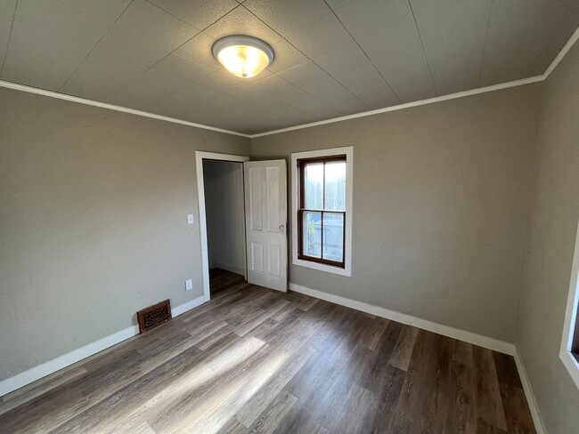 Building Photo - 4 Bed 2 Bath in Wausau! Deposit Special : ...