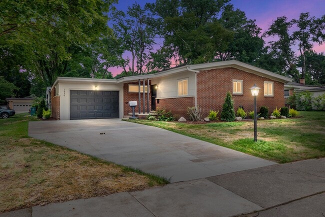 Building Photo - 1050 Brooklawn Dr