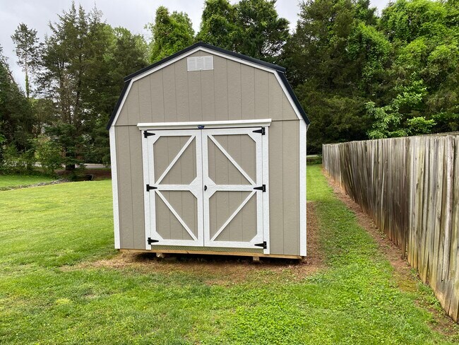 Building Photo - 100 Savannah Meadows Dr