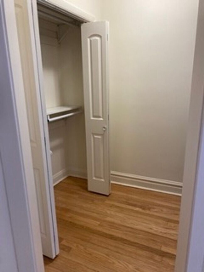 Building Photo - NEW Kitchen and Bath - Amazing Studio with...
