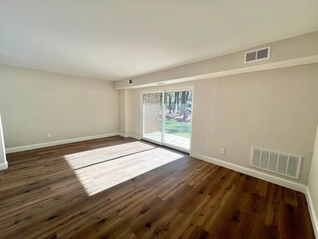 Building Photo - **OFFERING REFUNDABLE APPLICATION FEES** Newly Remodeled 2BD, 1.5BA Raleigh Condo in a Prime Loca...