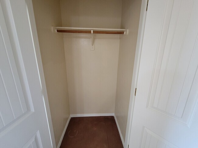 Building Photo - 3331 E Bermuda St