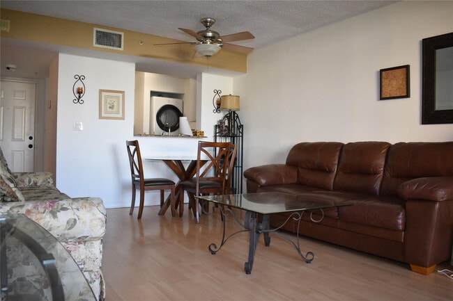 Building Photo - 1350 SE 3rd Ave