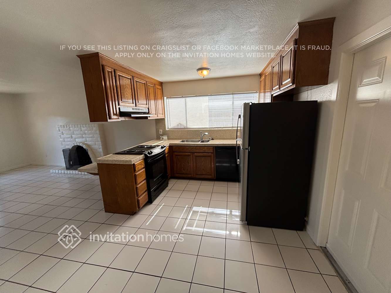 Building Photo - 10720 Paiute Way