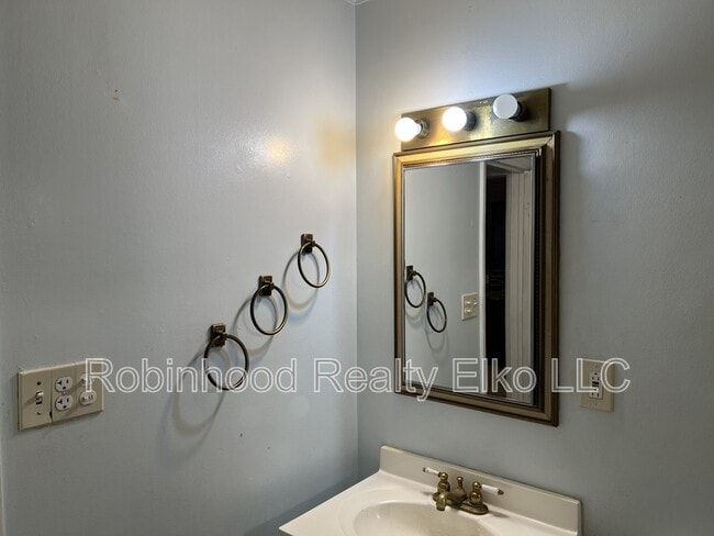 Building Photo - 786 Wilson Ave