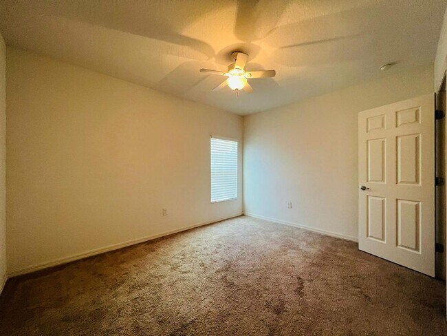 Building Photo - Luxury 5 Bedrooms 3 Bathrooms Single Family House For Rent