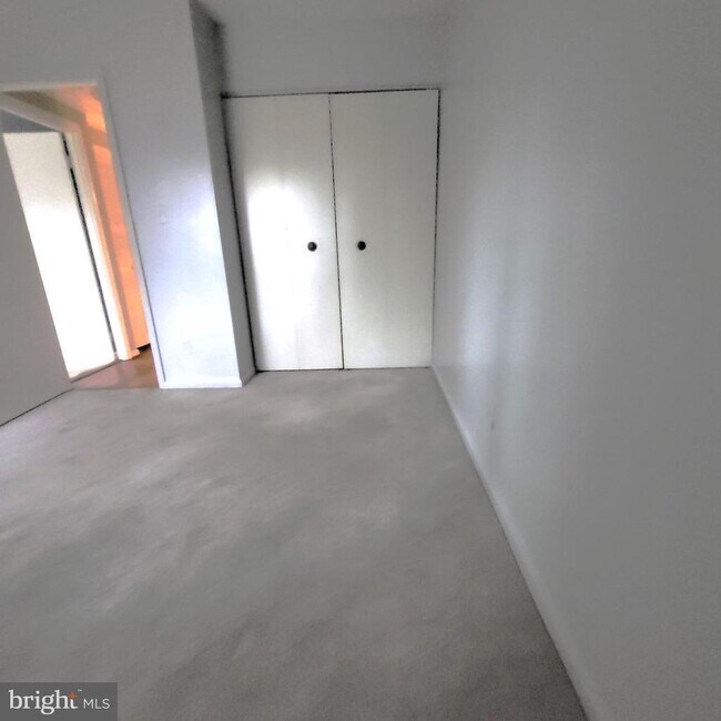 Building Photo - 5800 Cove Landing Rd