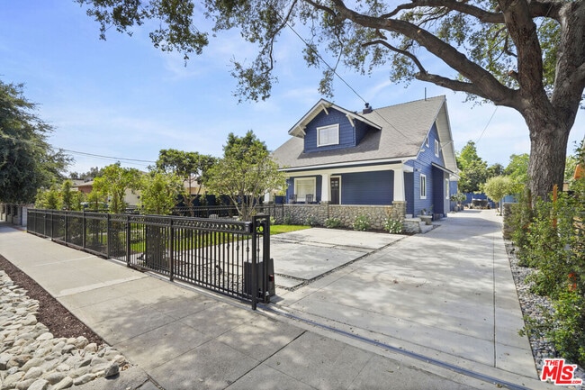 Building Photo - 755 Garfield Ave