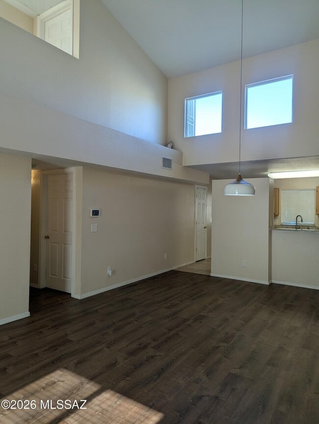 Building Photo - 2717 N Pacific Dr