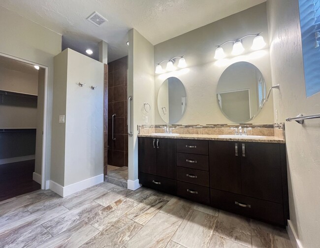 Building Photo - The perfect 2 bed/2bath with office patio home in the beautiful Hazelwood community just off Lake...