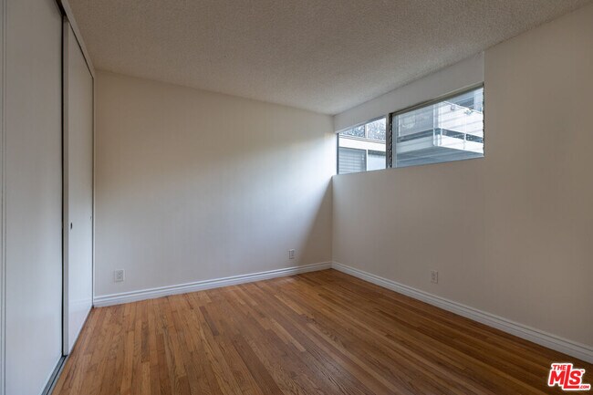 Building Photo - 11131 Rose Ave