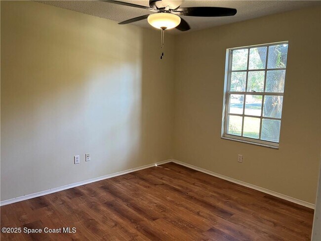 Building Photo - 1300 Eldron Blvd SE