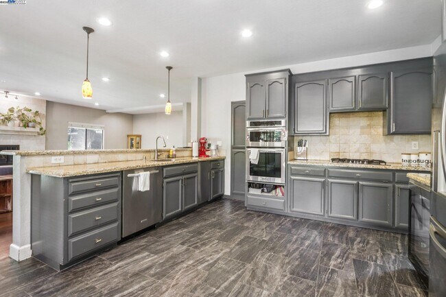 Building Photo - 3745 Deer Trail Ct