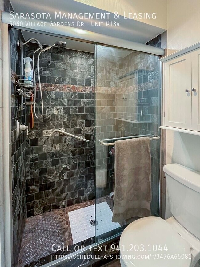 Building Photo - 5060 Village Garden Dr